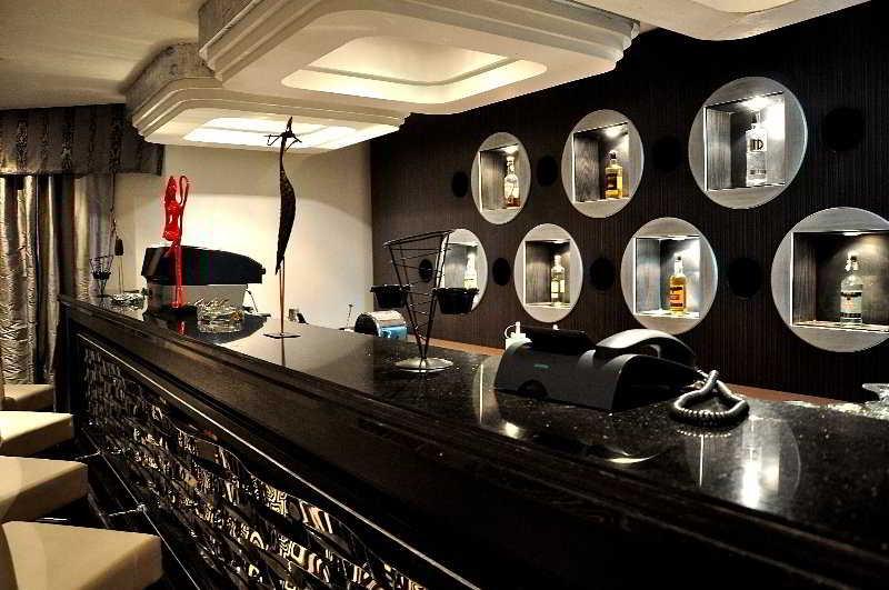 Kaisol Romance Resort Sahl Hasheesh - Adults Only Hurghada Ngoại thất bức ảnh The bar at the 2011 Cannes Film Festival