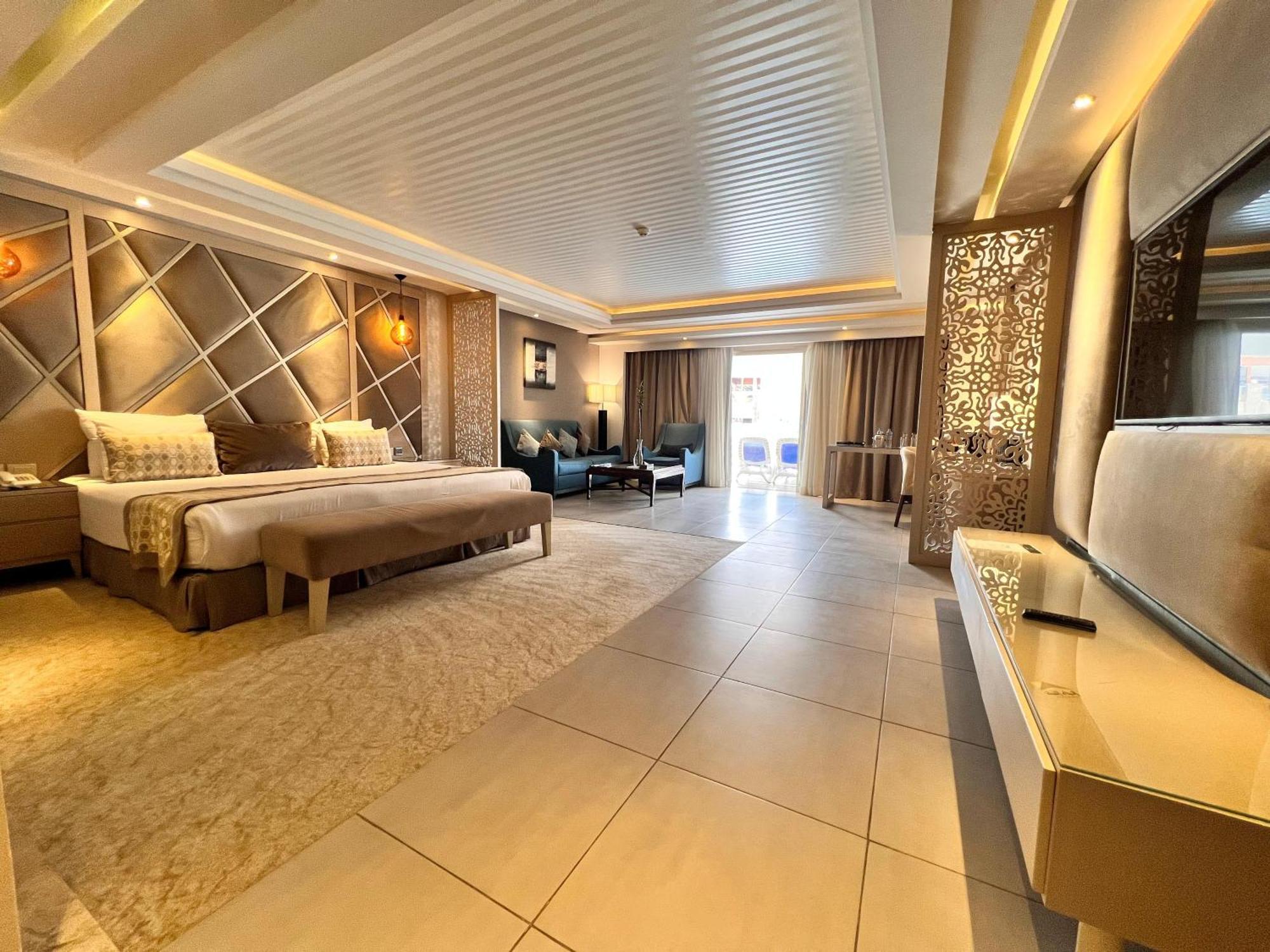Kaisol Romance Resort Sahl Hasheesh - Adults Only Hurghada Ngoại thất bức ảnh Suite at the Hilton Alexandria